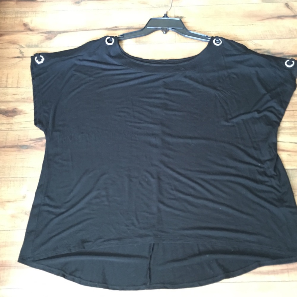 cable & gauge Women’s Plus Black Cold Shoulder Top